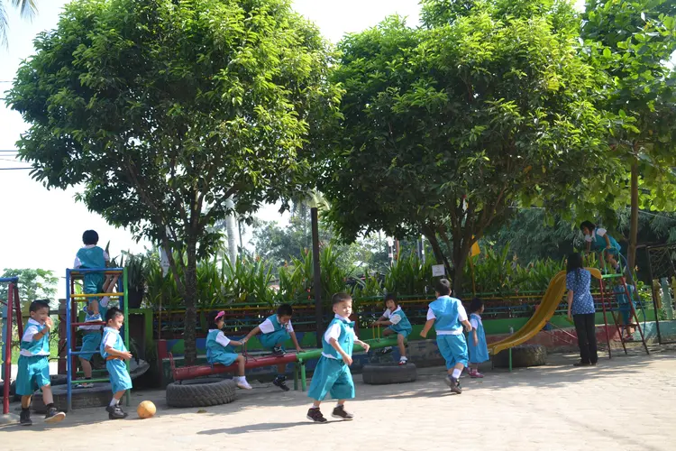 Halaman paud tempat bermain